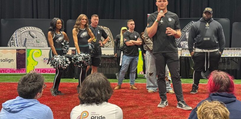 Avant le Super Bowl, les dirigeants de la NFL accueillent Pride Flag Football Clinic pour les jeunes de la Nouvelle-Orléans