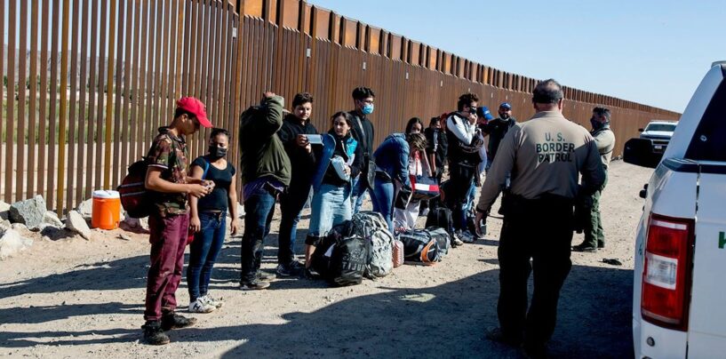 La crise de l'image publique d'Immigration est alimentée par Trump et les extrémistes de droite