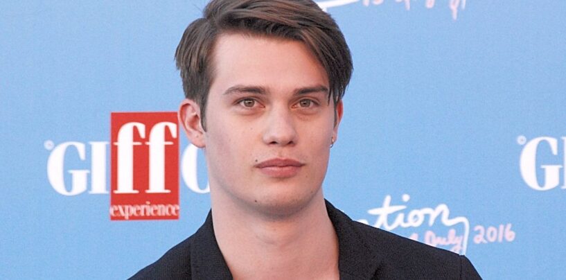 La nouvelle Nicholas Galitzine Set Photos offre d'abord le regard sur le volume pendant que He-Man