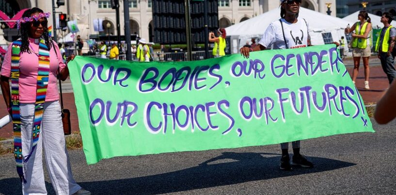 Le juge de Washington bloque l'interdiction des soins affirmants de Trump, dit que c'est inconstitutionnel de plusieurs manières