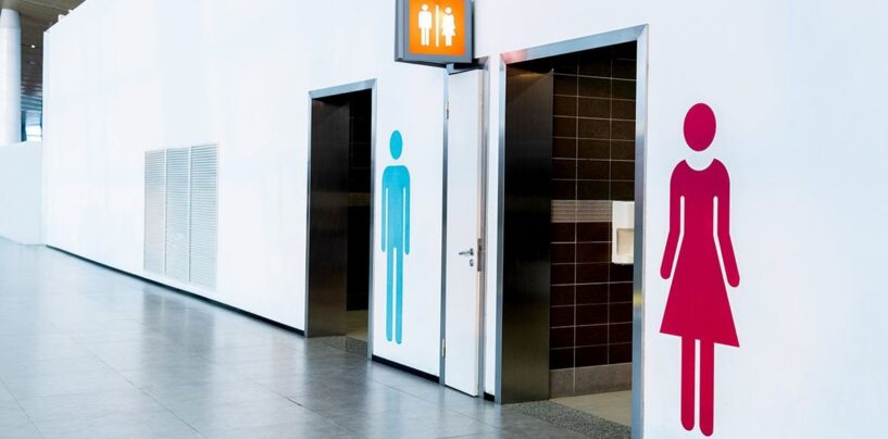 Les personnes transgenres font face à plus de harcèlement dans les salles de bains qui correspondent à leur sexe à la naissance: étude