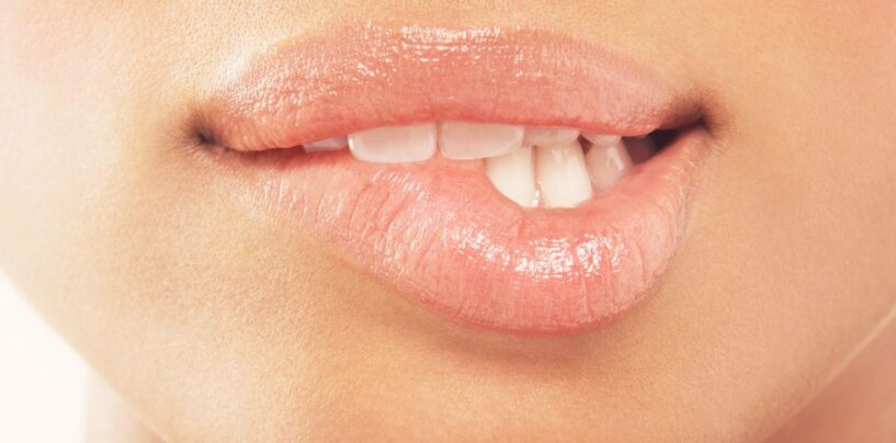 Les lesbiennes révèlent les choses les plus épicées sur leurs listes de seaux sexuels et les réponses sont très NSFW