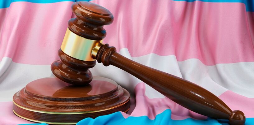 La San Francisco AIDS Foundation et d'autres groupes LGBTQ + ont intenté un nouveau procès contre les décrets anti-Trans de Trump