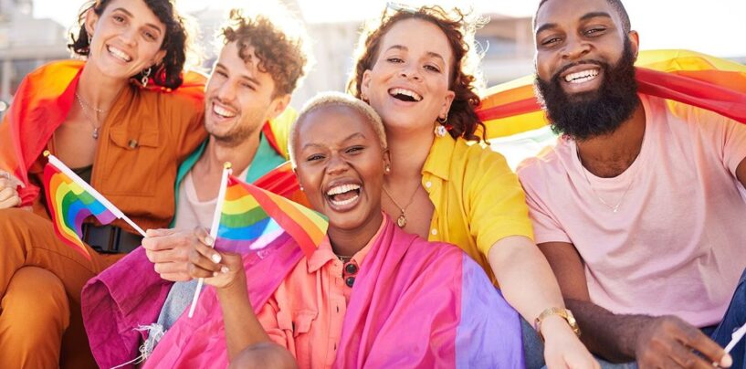 Plus d'adultes que jamais – dont 23% de Gen-Z – s'identifient comme LGBTQ +