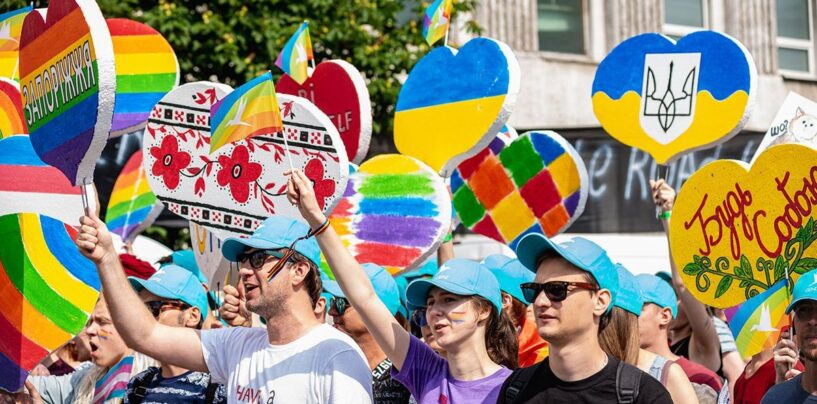 Comment les États-Unis trahissent les communautés LGBTQ + dans le monde