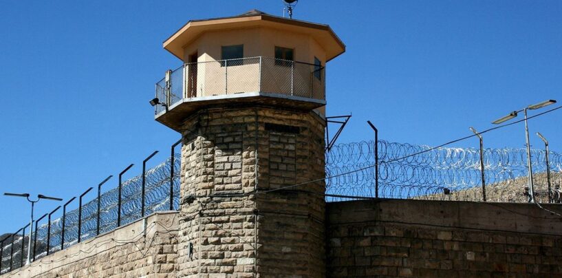 Le juge fédéral bloque le transfert de femmes transgenres par Trump vers les prisons des hommes