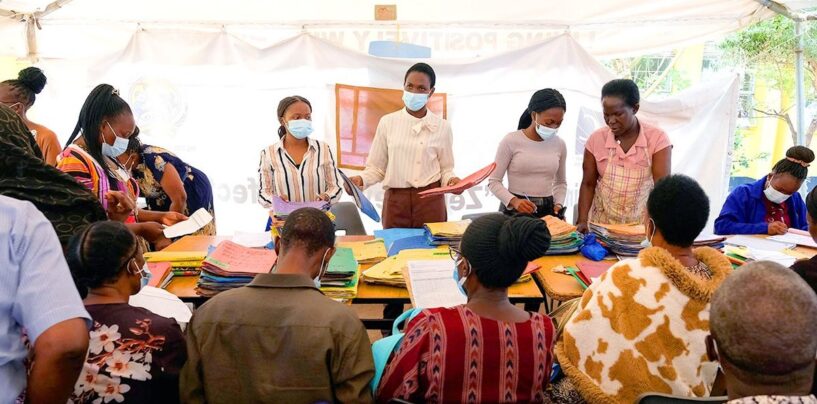 Un ancien responsable de l'USAID parle des retombées mondiales mortelles de la dissolution de ses programmes LGBTQ + (exclusif)