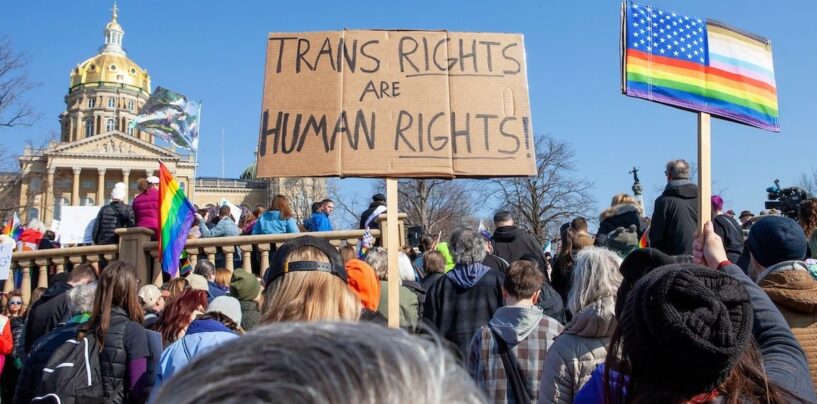 Breaking: Discrimination transphobe légalisée dans l'Iowa