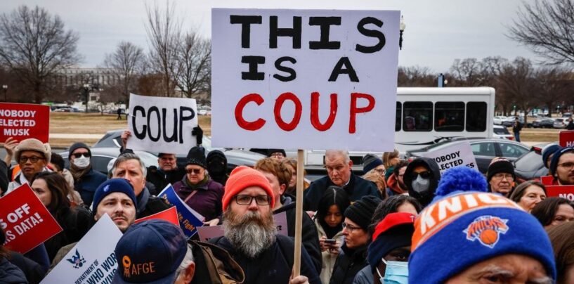 Le membre du personnel de Doge démissionne sur des messages racistes découverts