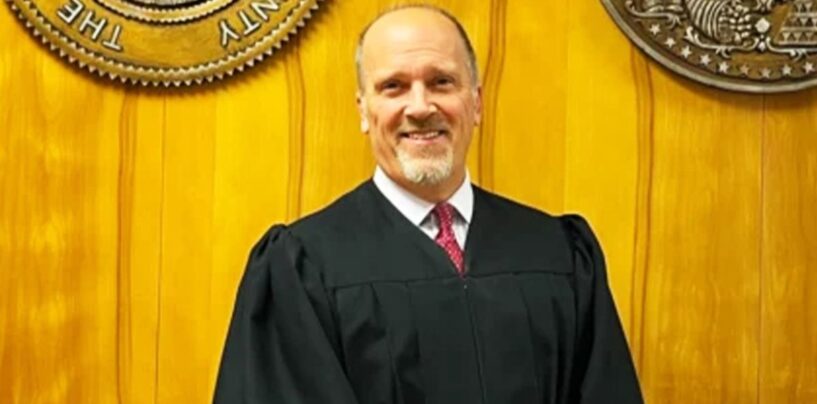 L'histoire anti-LGBTQ + troublante d'un candidat conservateur de la Cour suprême du Wisconsin