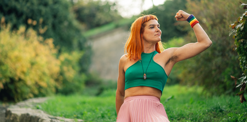 La «signalisation queer» est-elle toujours une chose en 2025, et à quel point est-il important de connaître le code secret?