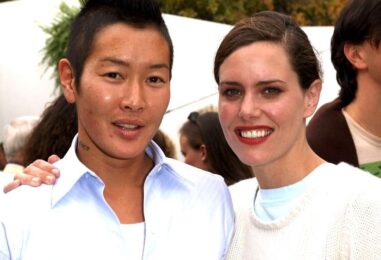 «  Dis n'importe quoi '' étoile ione skye plats sur la fling avec «  amant magistral '' Jenny Shimizu dans de nouveaux mémoires