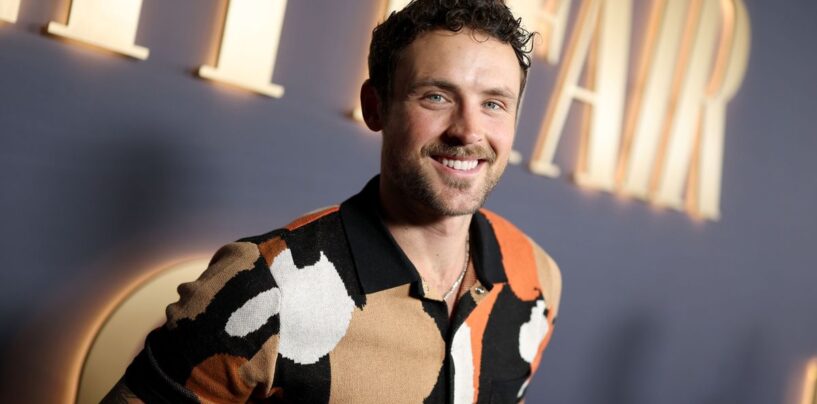 La star de «  The Traitors '', Dylan Efron, parle de ses abdos et taquine des secrets juteux lors des retrouvailles de ce soir