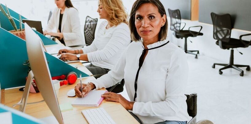 Le nouveau rapport trouve les LGBTQ + et les Américains intersexués sont confrontés à beaucoup de discrimination en 2024