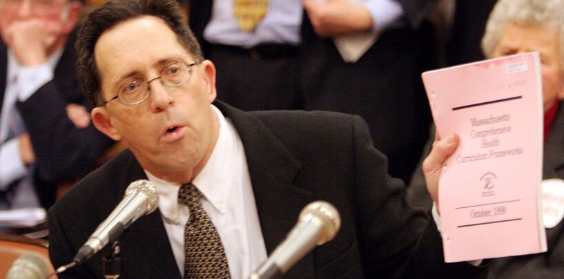 Qui est la masse résistante, le groupe d'extrême droite derrière les résolutions d'égalité anti-mariage?