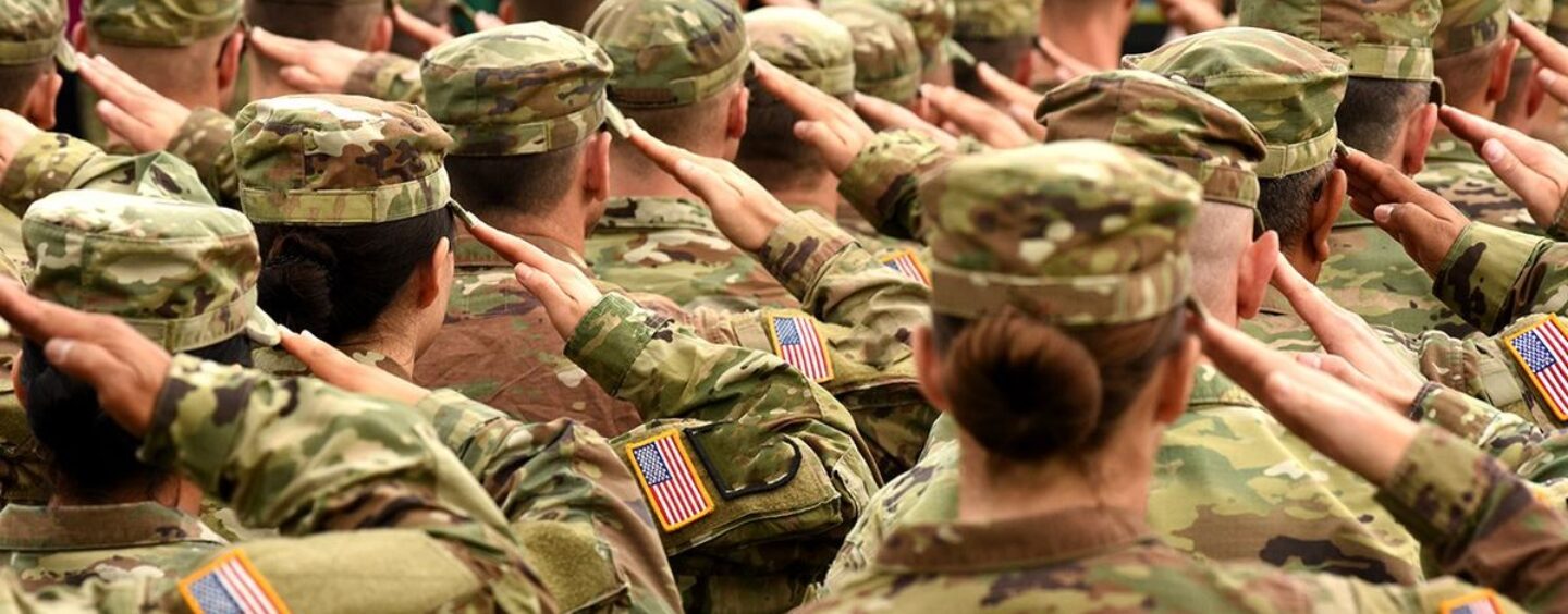 Les membres du service transgenre ont soulagé après que le juge bloque l'interdiction militaire de Trump