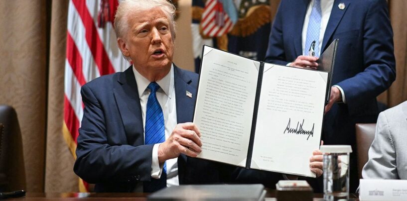 Trump Executive Order Targets Firm Firm contestant les politiques anti-Trans