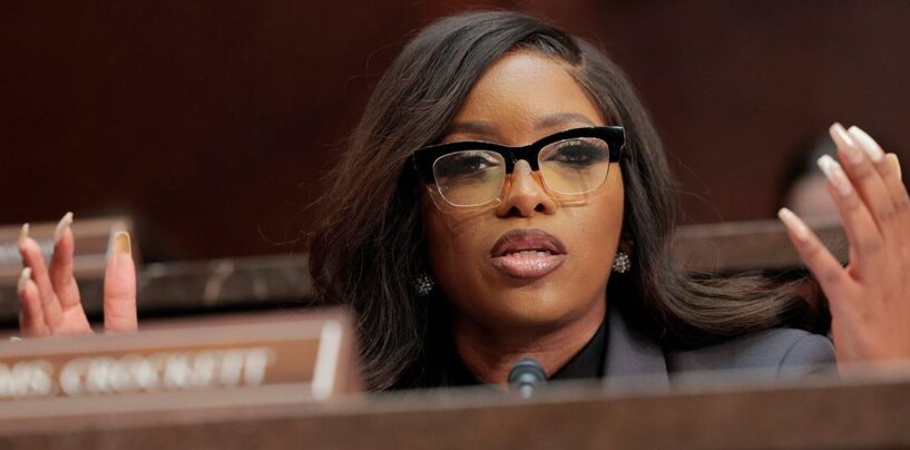 Jasmine Crockett se moque des interdictions sportives: «Trouvez le petit enfant trans qui ruine votre vie»