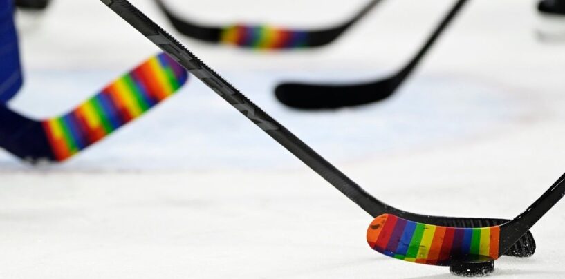 L'amour gagne! Deux couples queer se fiancent pendant le jeu de la fierté du Minnesota Frost