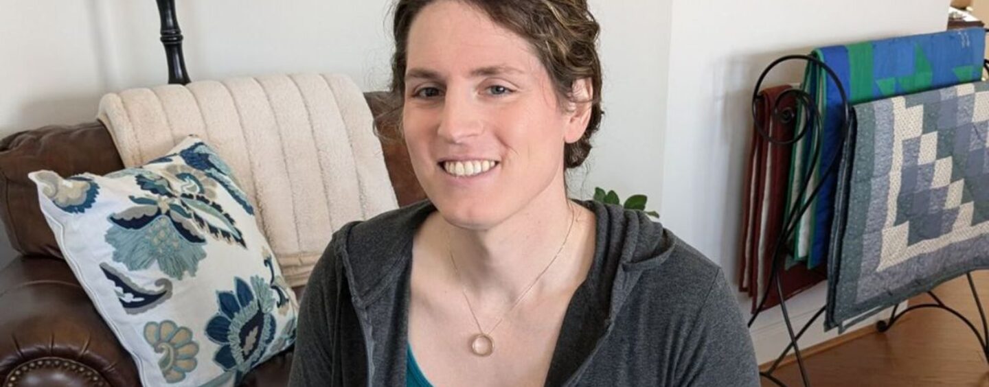 L'officier transgenre de l'armée Erica Vandal est né en service militaire. Maintenant, elle poursuit Trump pour rester
