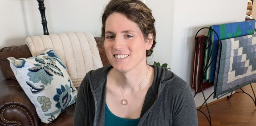 L'officier transgenre de l'armée Erica Vandal est né en service militaire. Maintenant, elle poursuit Trump pour rester