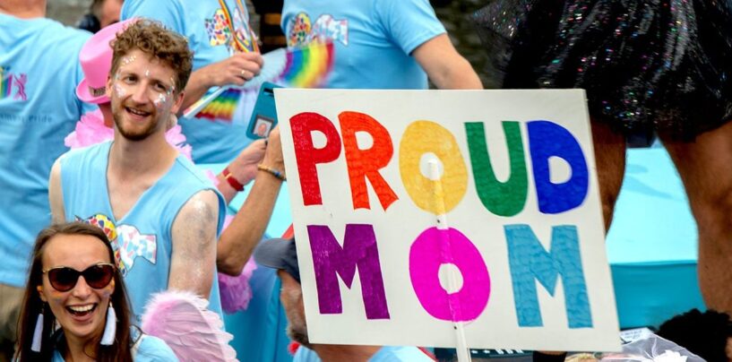 Les parents n'arrêtent pas de se battre pour leurs enfants LGBTQ +