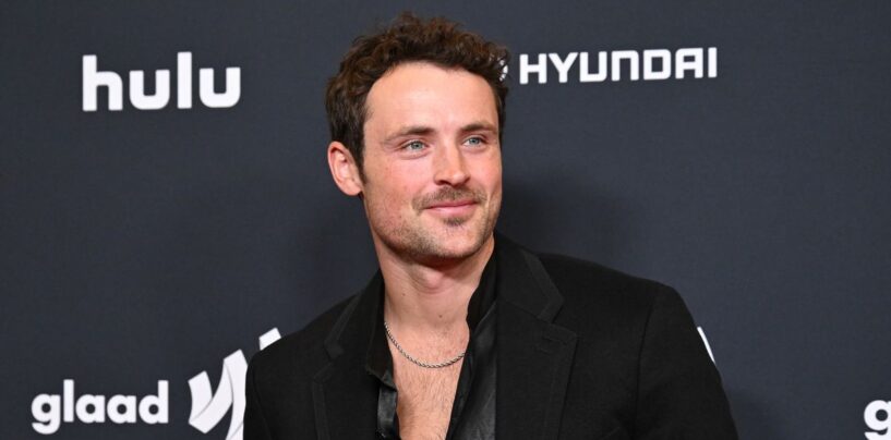 Dylan Efron Plats sur ses photos sexy de l'arc arrière et de Speedo: « C'est ce que je suis bon! »