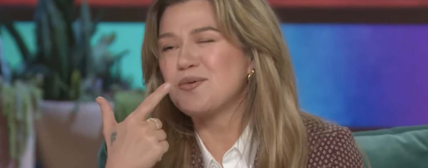 Kelly Clarkson explique le clin d'œil conduisant les lesbiennes sauvages et dit qu'elle irait pour une «femme plus âgée»