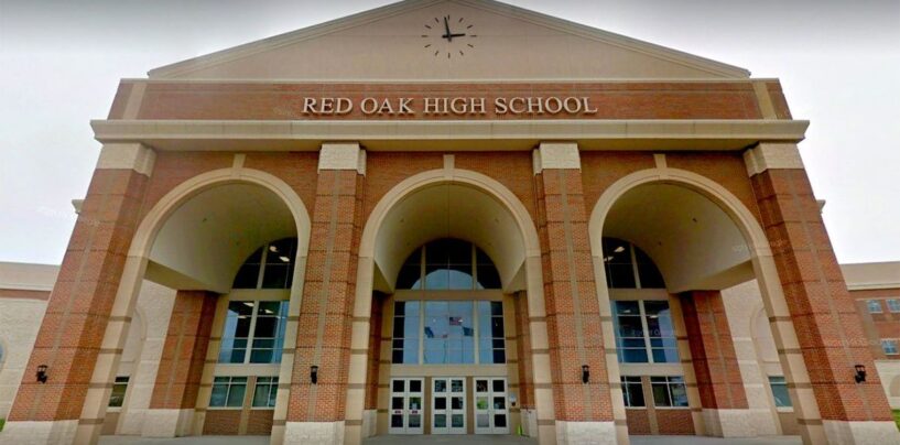 «  Vous avez choisi le mauvais '': le Texas Transgender Teacher démissionne après que Libs of Tiktok invite la campagne de harcèlement d'extrême droite