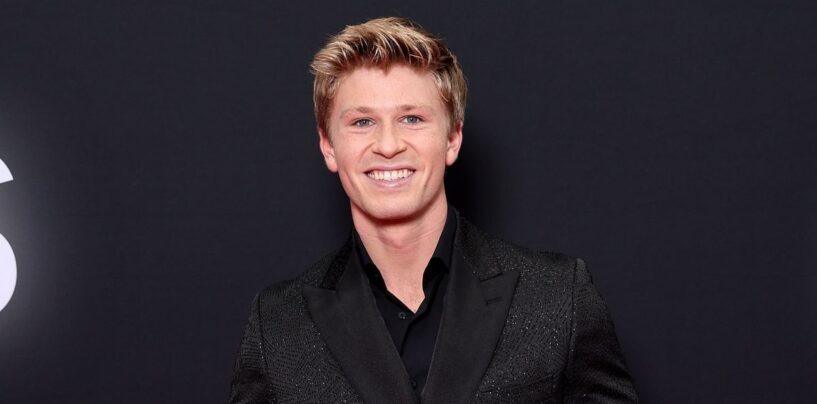 Robert Irwin se déshabille et se balance de minuscules mémoires dans une nouvelle campagne de sous-vêtements