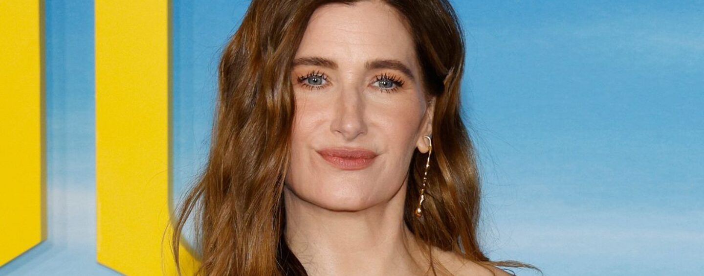 «L'armée lesbienne» de Kathryn Hahn s'évanouit après une nouvelle admission