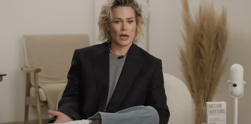 La star du football lesbienne Ashlyn Harris s'ouvre sur la lutte «  sombre '' avec la drogue qu'elle a abusé à l'université