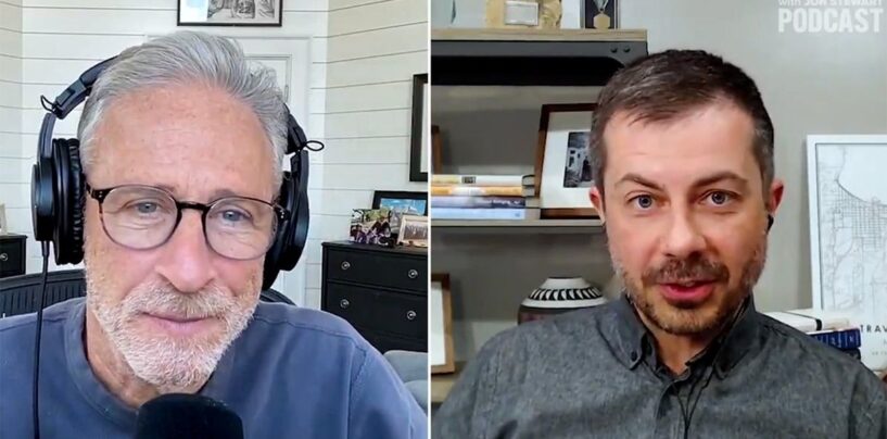 Pete Buttigieg – Bearded and Blunt – appelle le chaos tarifaire de Donald Trump: «  C'est la vie des gens ''