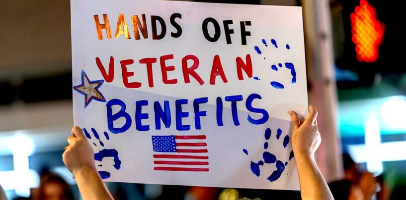 Les cliniciens des anciens combattants signent la lettre contre l'interdiction de Trump sur les soins des vétérinaires trans: «  Il y a une résistance ''