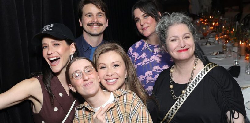 29 photos du chaos gay à la soirée finale de la saison «The White Lotus» de la saison trois