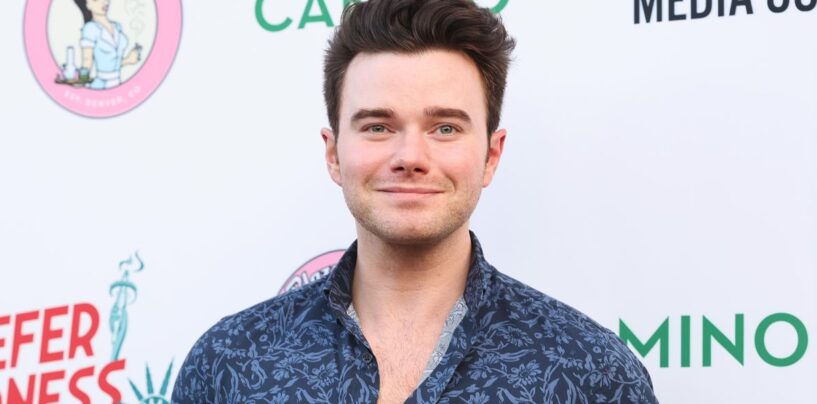 Les fans ont soif sur les nouveaux muscles sexy de Chris Colfer pour Coachella