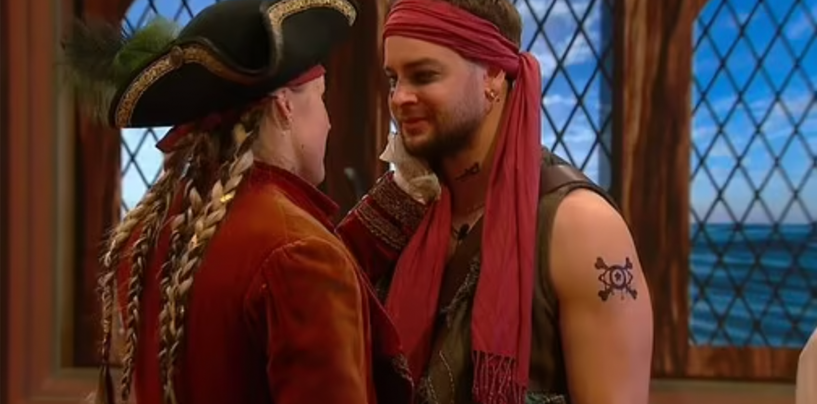 Les câlins Flirty de JoJo Siwa & Chris Hughes sur les fans de «Big Brother» laissent très confus