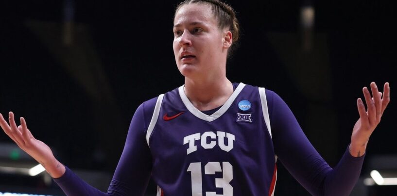 La star du basket-ball de l'université Sedona Prince ne se reporte pas; Voici pourquoi les fans de la WNBA célèbrent