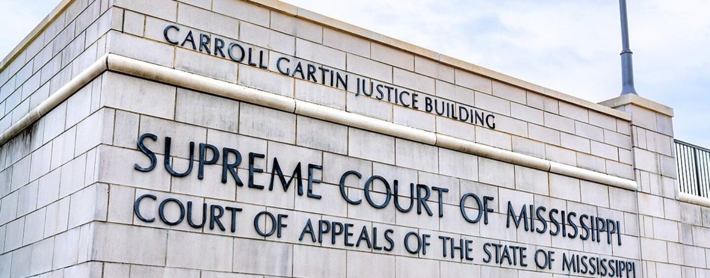 Un adolescent transgenre ne peut pas changer légalement le nom avant l'âge de 21 ans, les règles de la Cour suprême du Mississippi