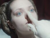 «  The Ugly Stepsorend '' est une interrogation grotesque et méchamment amusante du genre