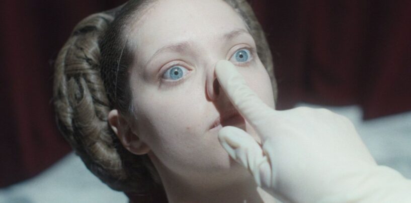 «  The Ugly Stepsorend '' est une interrogation grotesque et méchamment amusante du genre