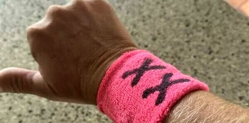 Les hommes du New Hampshire ne peuvent pas porter d'équipement anti-trans à l'école de leurs enfants pendant que leur procès se déroule