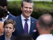 15 réactions brutalement drôles à la diatribe de Pete Hegseth, si bizarre même sa famille grinçait
