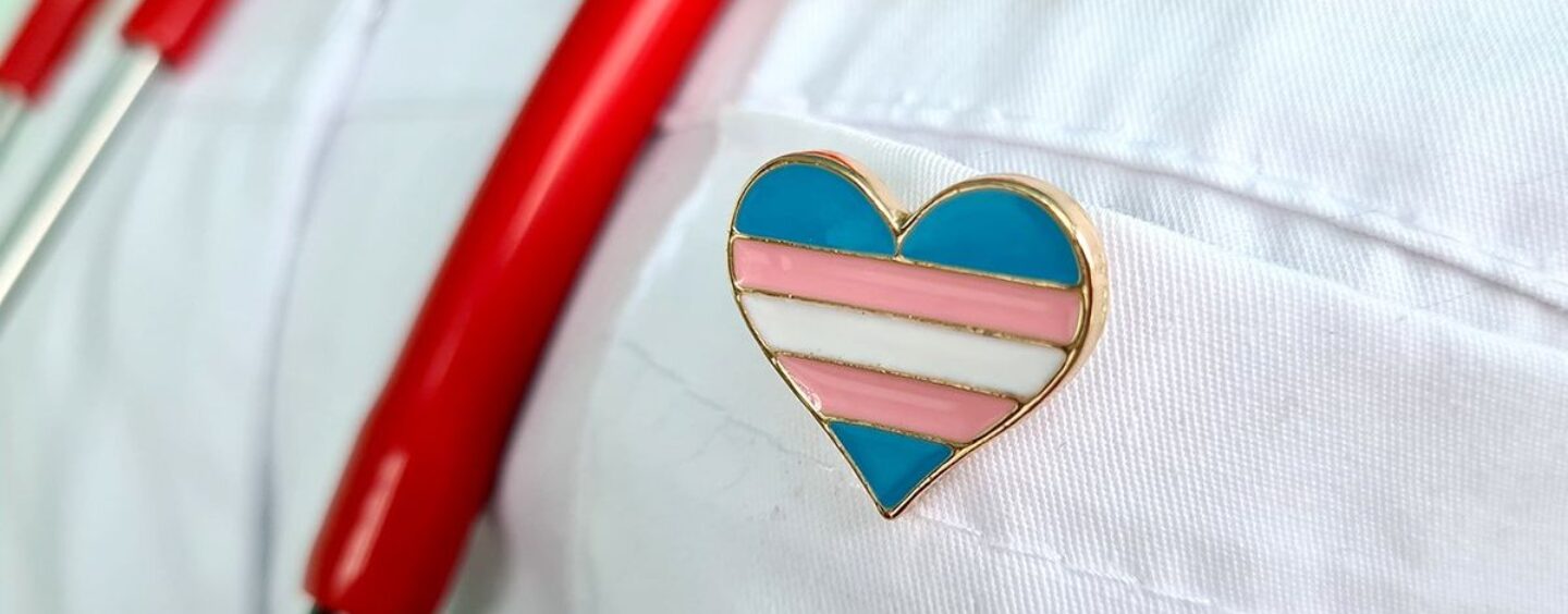 Breaking: le ministère de la Défense réinstarait les soins affirmants pour les troupes trans