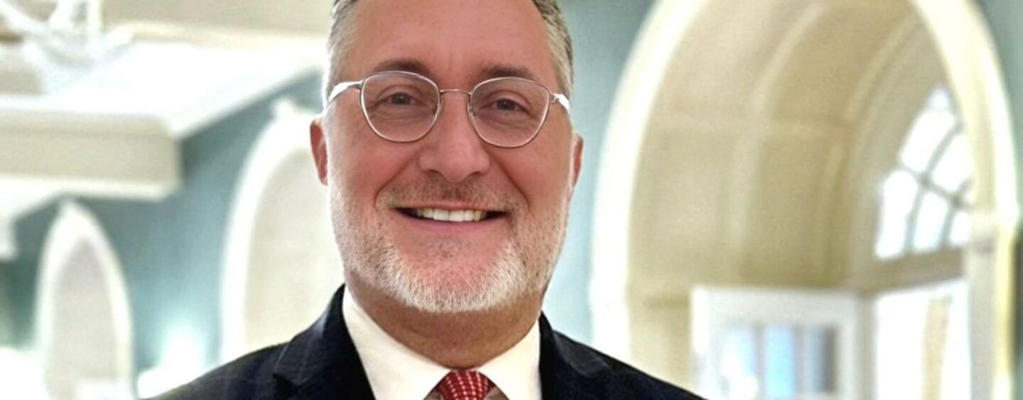 Qui est John Reid, le républicain Gay Maga que le gouverneur du GOP de Virginie veut sortir du bulletin de vote à l'échelle de l'État?