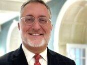 Qui est John Reid, le républicain Gay Maga que le gouverneur du GOP de Virginie veut sortir du bulletin de vote à l'échelle de l'État?