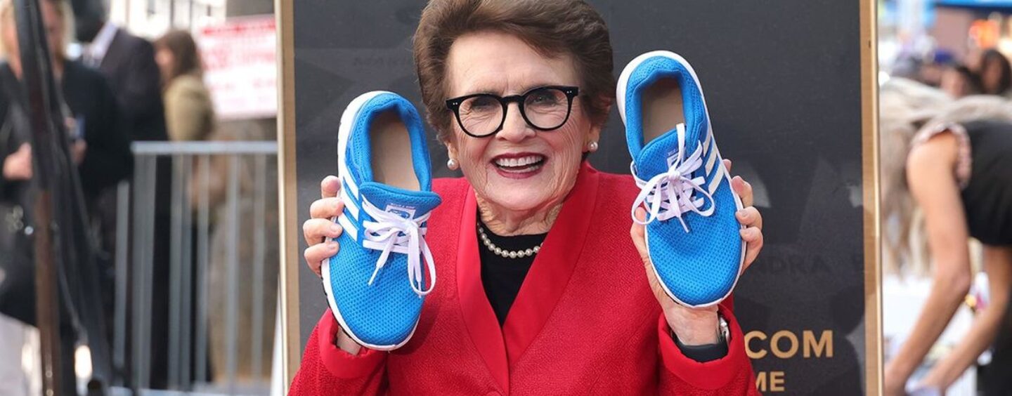 Billie Jean King devient la première femme à recevoir la star de la renommée de la renommée pour le divertissement sportif