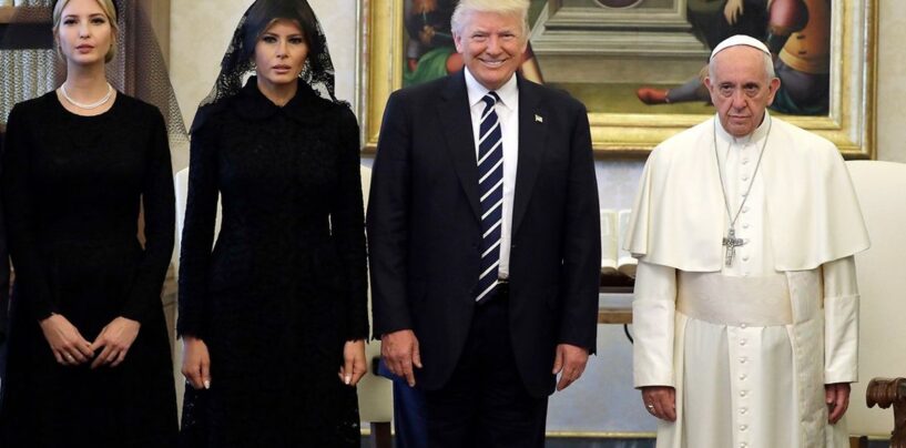 Le blasphème arrive sur la place Saint-Pierre alors que Trump essaie de détourner les funérailles du pape François pour nourrir son ego