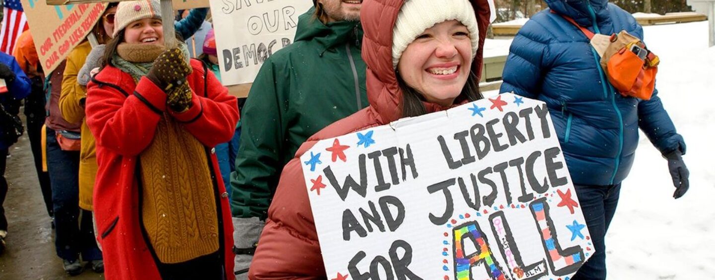 Les démocrates réintroduisent l'égalité de l'égalité alors que Trump dégénère la guerre à la communauté LGBTQ +