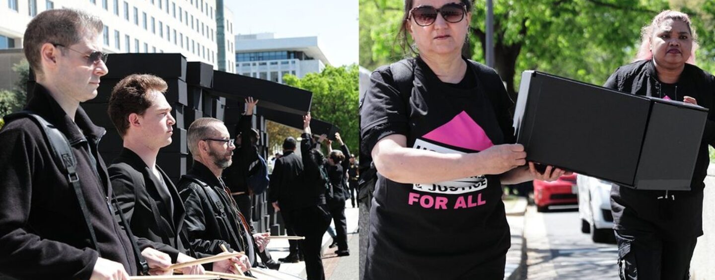 Les militants empilent les cercueils devant le département d'État pour protester contre les coupes Pepfar (en photos)